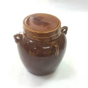 Ceramic pot with lid