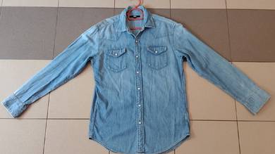 Uniqlo western pit 19 butang batu.