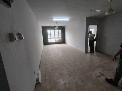 Apartment For Rent in Pusat Komersial Seksyen 7