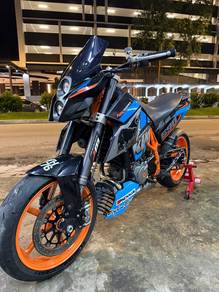 KTM 690 Duke R