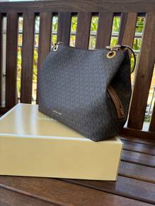 Michael Kors Handbang like new