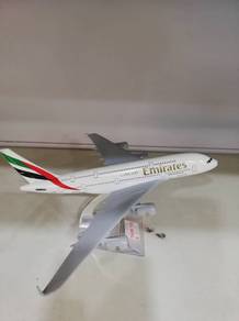 Model Kapal Terbang Emirates A380 Hiasan