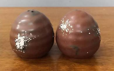 Pottery salt pepper shakers
