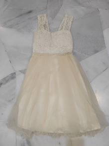 sleeveless lace dress 