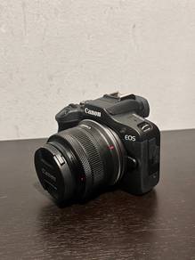 Canon EOS R100 DSLR