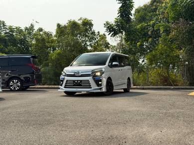 Toyota Voxy ZS KIRAMEKI III in Senai, JHR