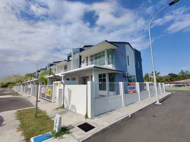 Semi-Detached House For Sale in Banting,SGR