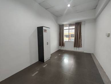 Room in Putatan, SBH