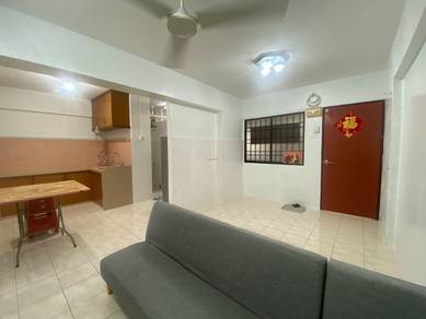 Condominium For Rent in Green Garden