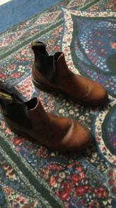 Shoe