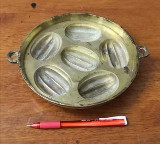 Antique brass bahulu mould tembaga