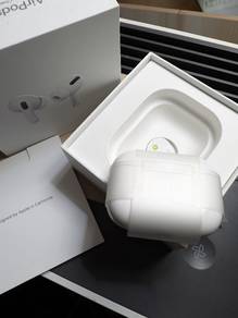 Airpods pro 1st gen (magsafe charging case)