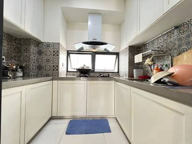Condominium For Sale in Miami Green