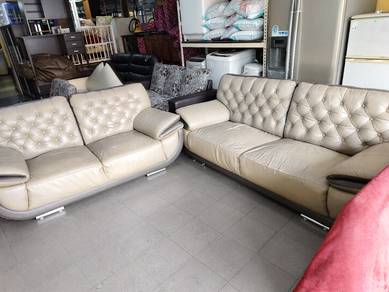 10/9 sofa 3 2 Ada Sikit Difck 