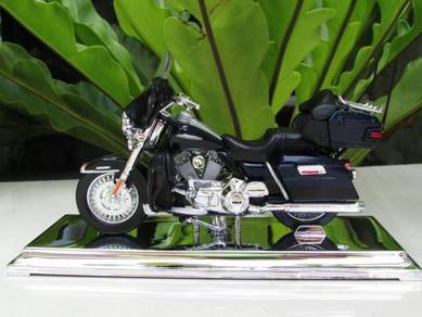 Maisto 1-18 Diecast Harley 2013 Electra Glide (B)