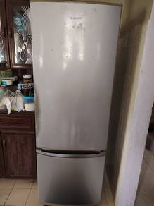Peti sejuk ( second) untuk dijual.