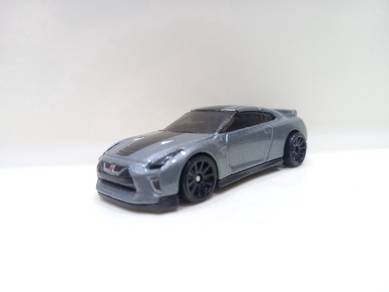 Hot Wheels '17 Nissan GT-R (R35) Diecast Car
