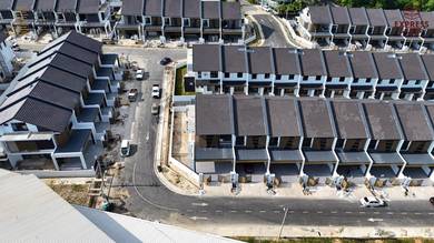 2.5-storey Terraced House  in Miri,SWK