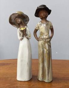 Vintage pottery girls figurine 2