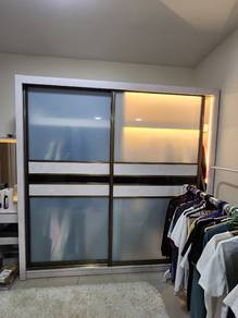 Almari 12x10 berlampu