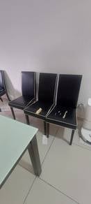Dining table. 3 chair free