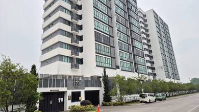 Condominium For Sale in Royal Richmond Gold