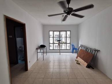 Apartment For Sale in Pusat Komersial Seksyen 7