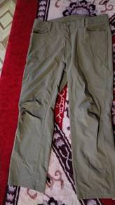 Golf Under Armour pant grey