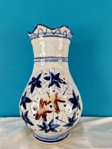 Chinese Hand-painted ceramic Vase