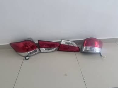 lampu belakang toyota wish zge20