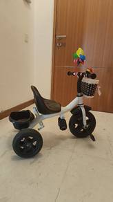 White Sturdy toddler tricycle in great condition