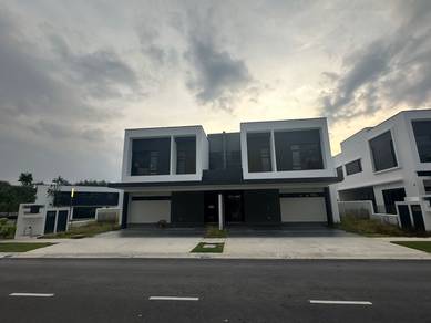Semi-Detached House For Sale in Rawang,SGR
