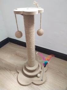 Vertical cat scratching board