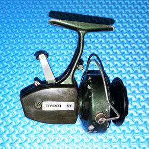 Vintage Ryobi Model 21 Fishing Reel