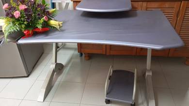 Used Computer Table