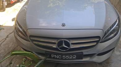 Mercedes Benz 200 in Persiaran Gurney, PNG