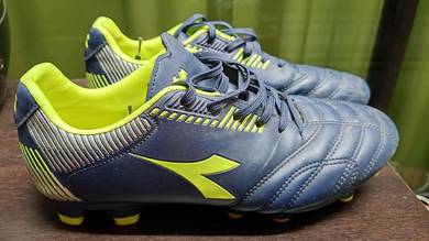 Kasut bola Diadora 