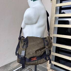 Amico vintage-style nylon messenger bag