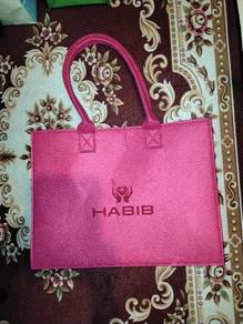 Habib Jewels Fekt Tote Bag (Fuchsia). 