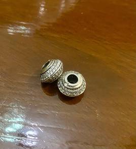 Pandora Charm Bertatah Batu