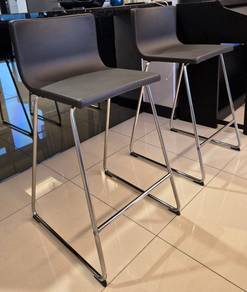 Good condition leather bar/island chairs for sale