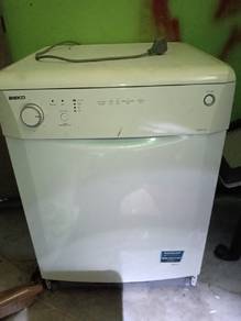 Mesin Basuh Pinggan Beko (Dishwasher) Model DWD541