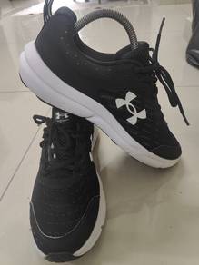 Kasut Under Armour 