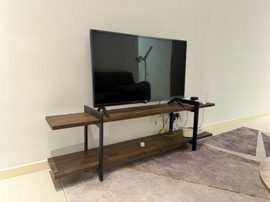 LG 43” 4K Smart TV + TV Rack