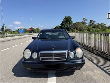 Mercedes Benz 230E in Kuala Terengganu, TRG