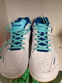 Badminton shoes