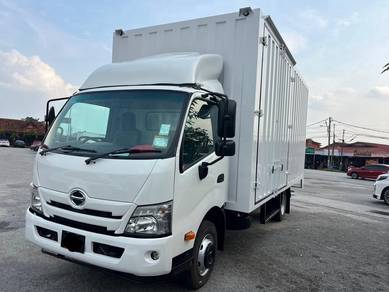 2021 HINO XZC730R Corrugated Box 18ft
