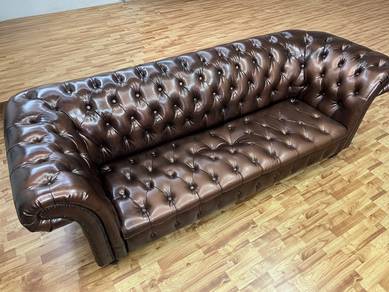 Chesterfield Sofa + Coffee Table Set