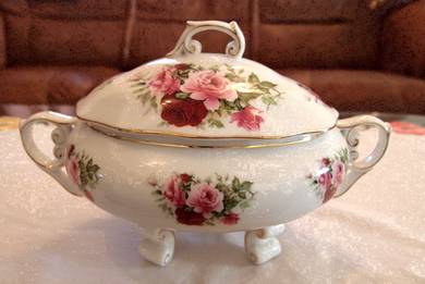 VANTAGE Fine Porcelain Tureen - Oval