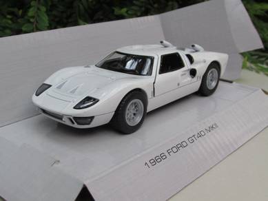 Kinsmart Diecast Car 1966 Ford GT40 MKII White